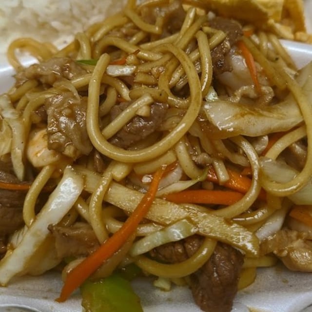 Beef Lo Mein (Quart size serve with rice).