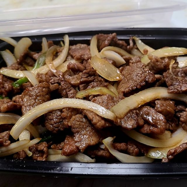 Mongolian Beef Quart size serve with rice only.
