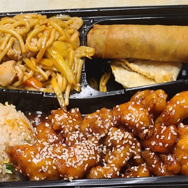 Sesame Chicken and Chicken Lomein super combo.